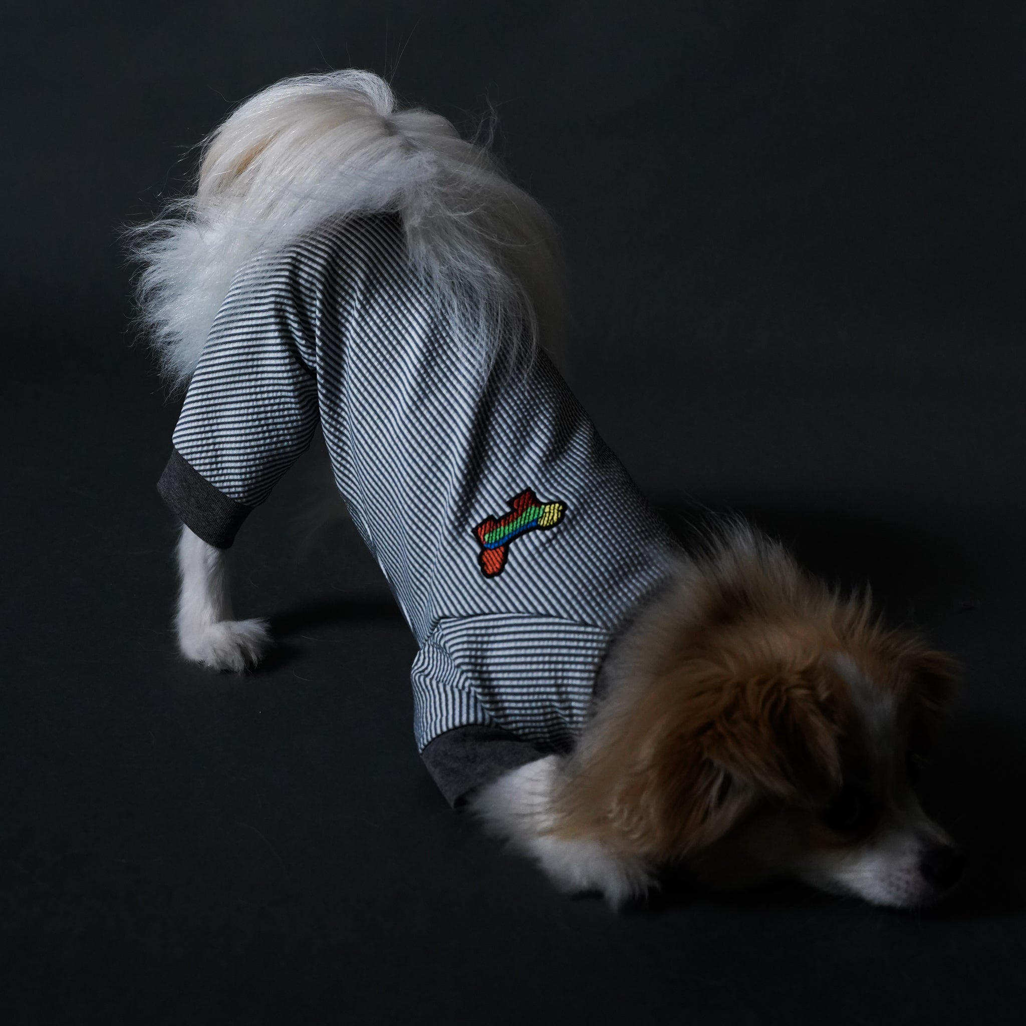 正規品♡SLEEPING DOGワンポイントロンT♡オフホワイト　コーギー ぬいぐるみ：ぼわぼわしっぽコーギー（手乗りサイズ） – Bowa